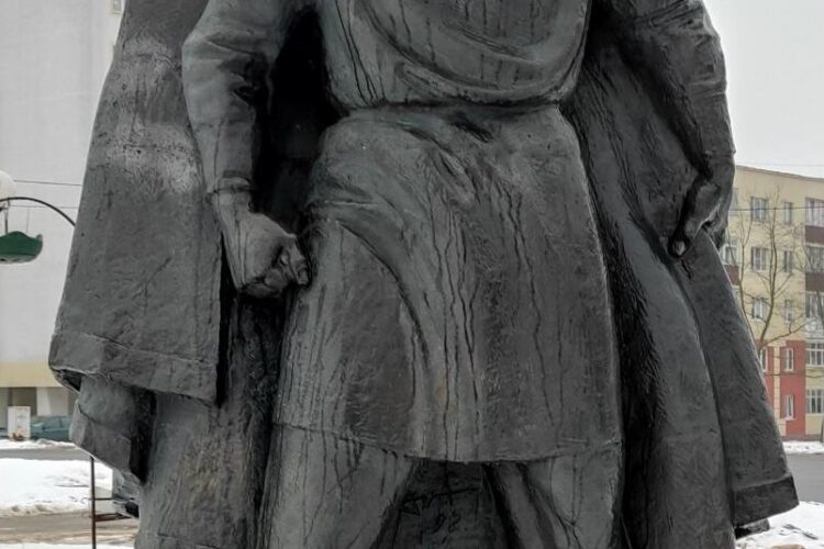 Заславль-древний город. Памятник Рогнеде и Изяславу в Заславле