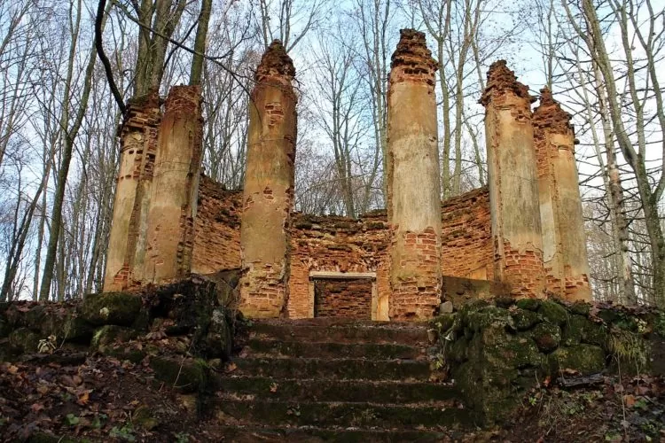 Парк истории Сула. Часовня Лен­ских