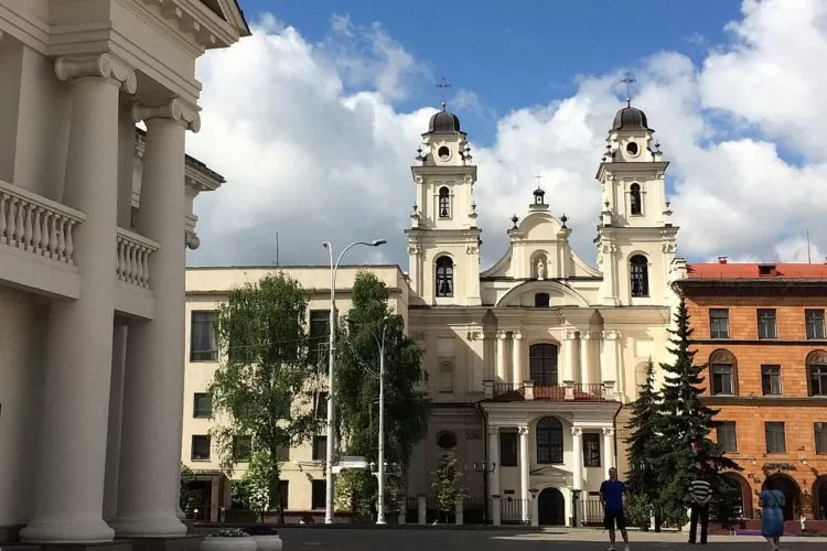 Кафедральный католический собор Девы Марии в Минске. Экскурсии по Минску