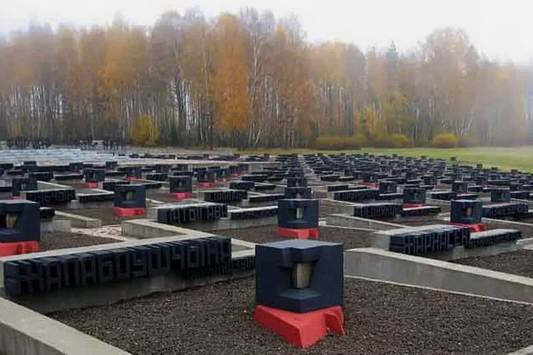 Кладбище сожженных деревень в Хатыни