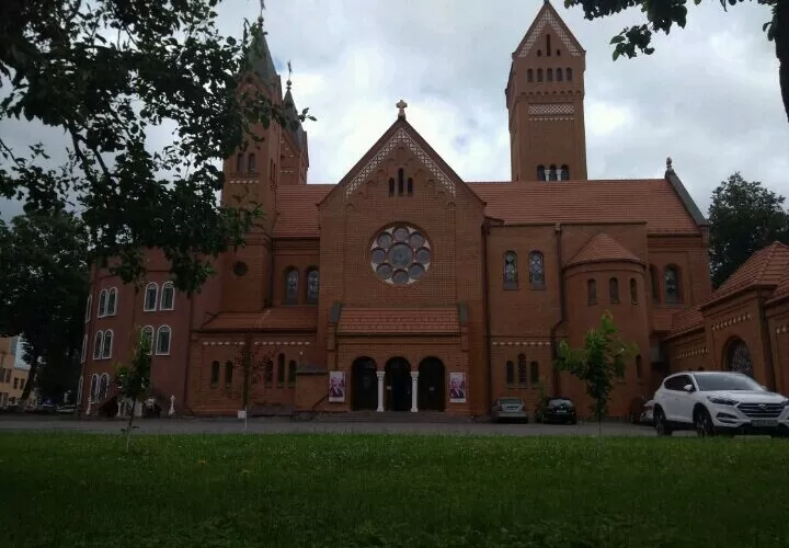 Красный костёл святых Симеона и Елены